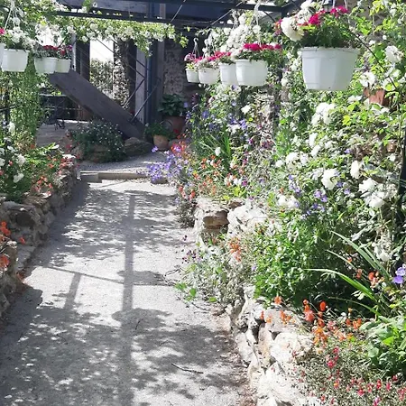 Louradou-sur-ciel Bed & Breakfast Jouqueviel