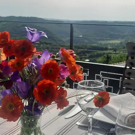 Louradou-sur-ciel Bed & Breakfast *